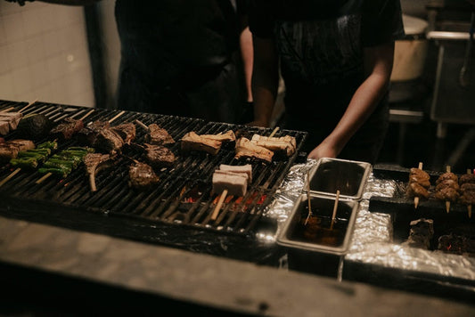 為何香港人如此熱愛串燒？從街頭到居酒屋的串燒文化 Why Do Hong Kongers Love Skewers So Much? The Skewer Culture from Street Stalls to Izakayas